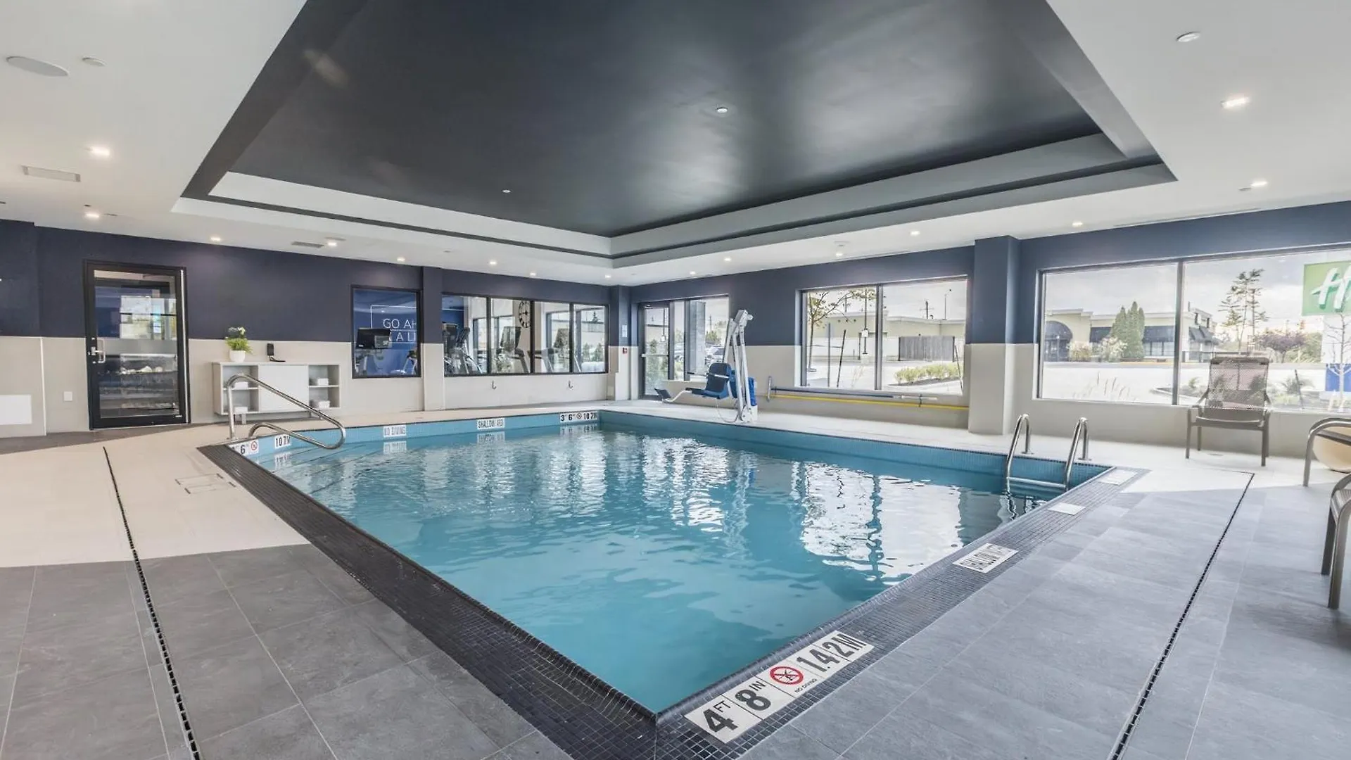 Holiday Inn Express & Suites Toronto Airport South By Ihg 3*,  Canada
