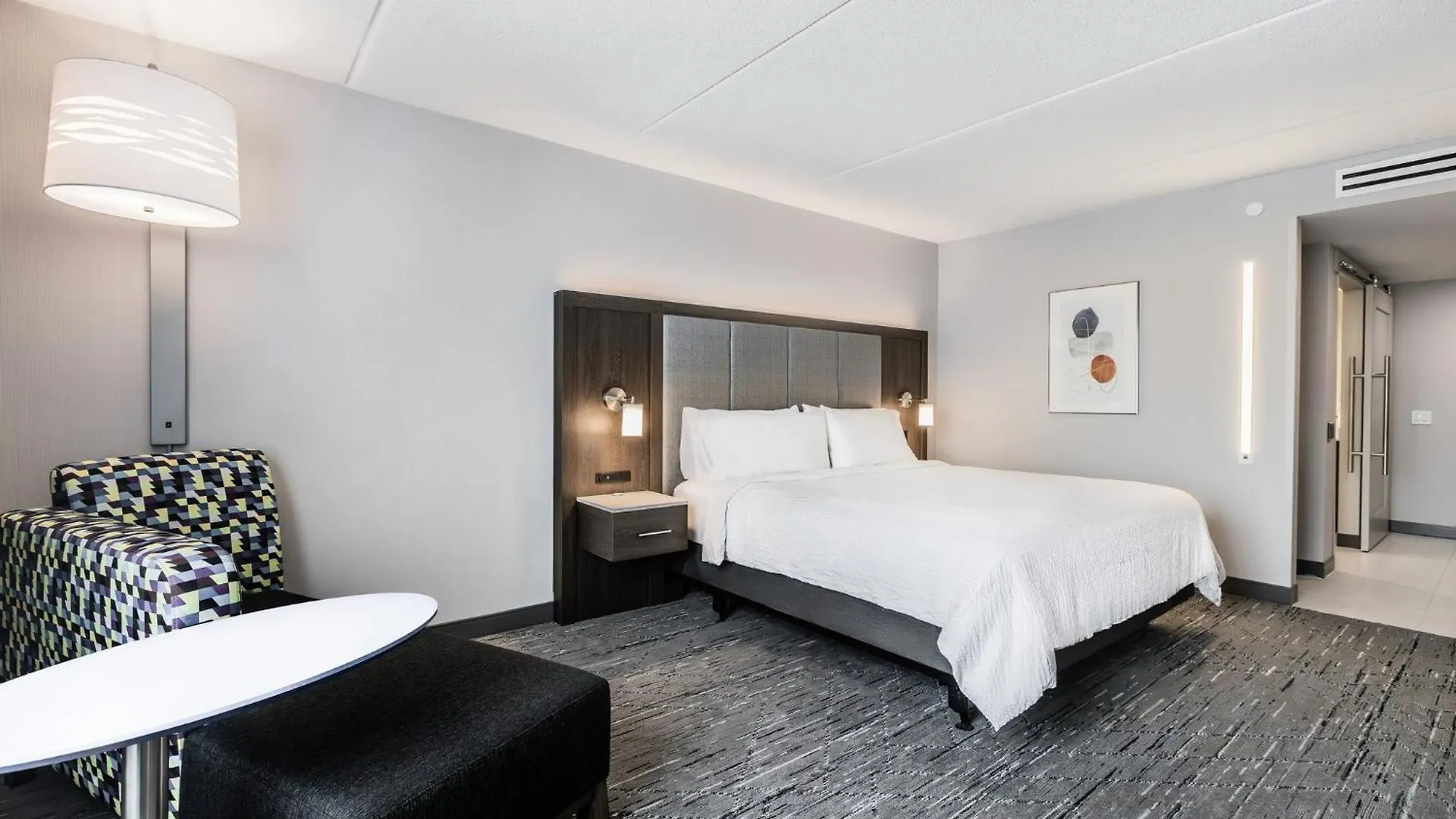 Holiday Inn Express & Suites Toronto Airport South By Ihg 3*,
