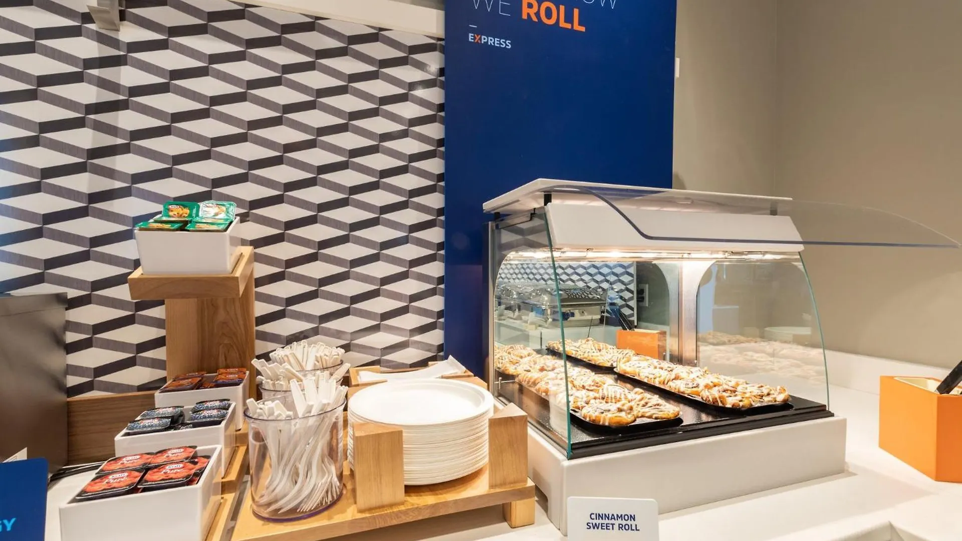 Holiday Inn Express & Suites Toronto Airport South By Ihg 3*,  Canada