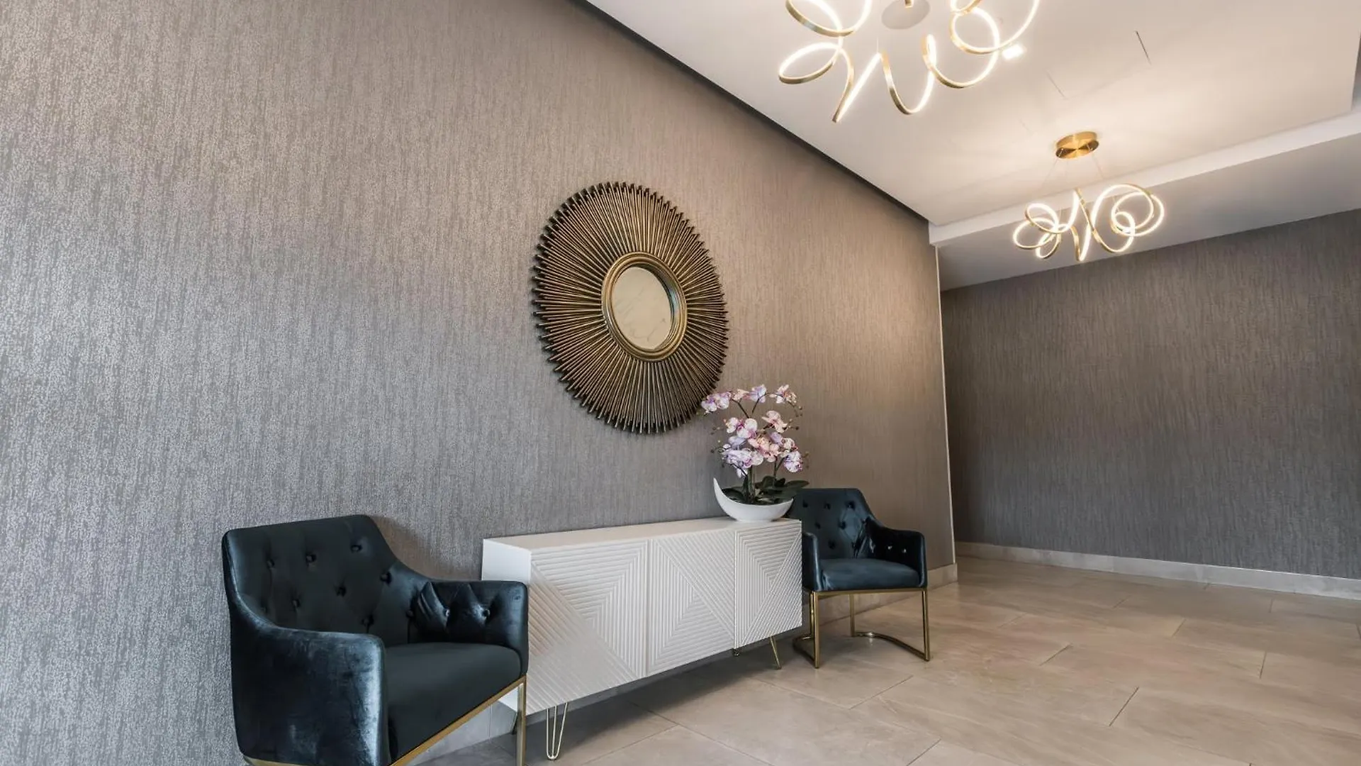 Holiday Inn Express & Suites Toronto Airport South By Ihg Hotel