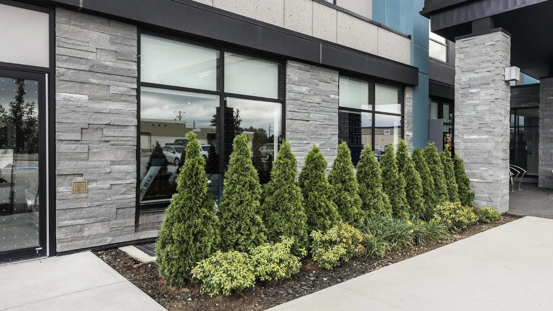 Holiday Inn Express & Suites Toronto Airport South By Ihg